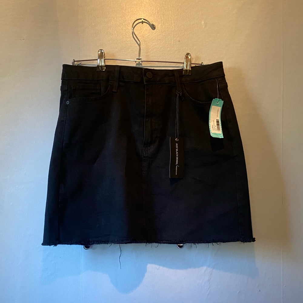 Just Black Dark Mini Skirt Raw Hem classic 5 pocket size XL NWT